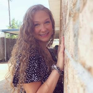 Meet your Posher, Macy